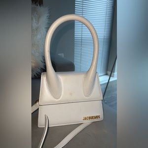 Used Jacquemus cross bag, in good condition!